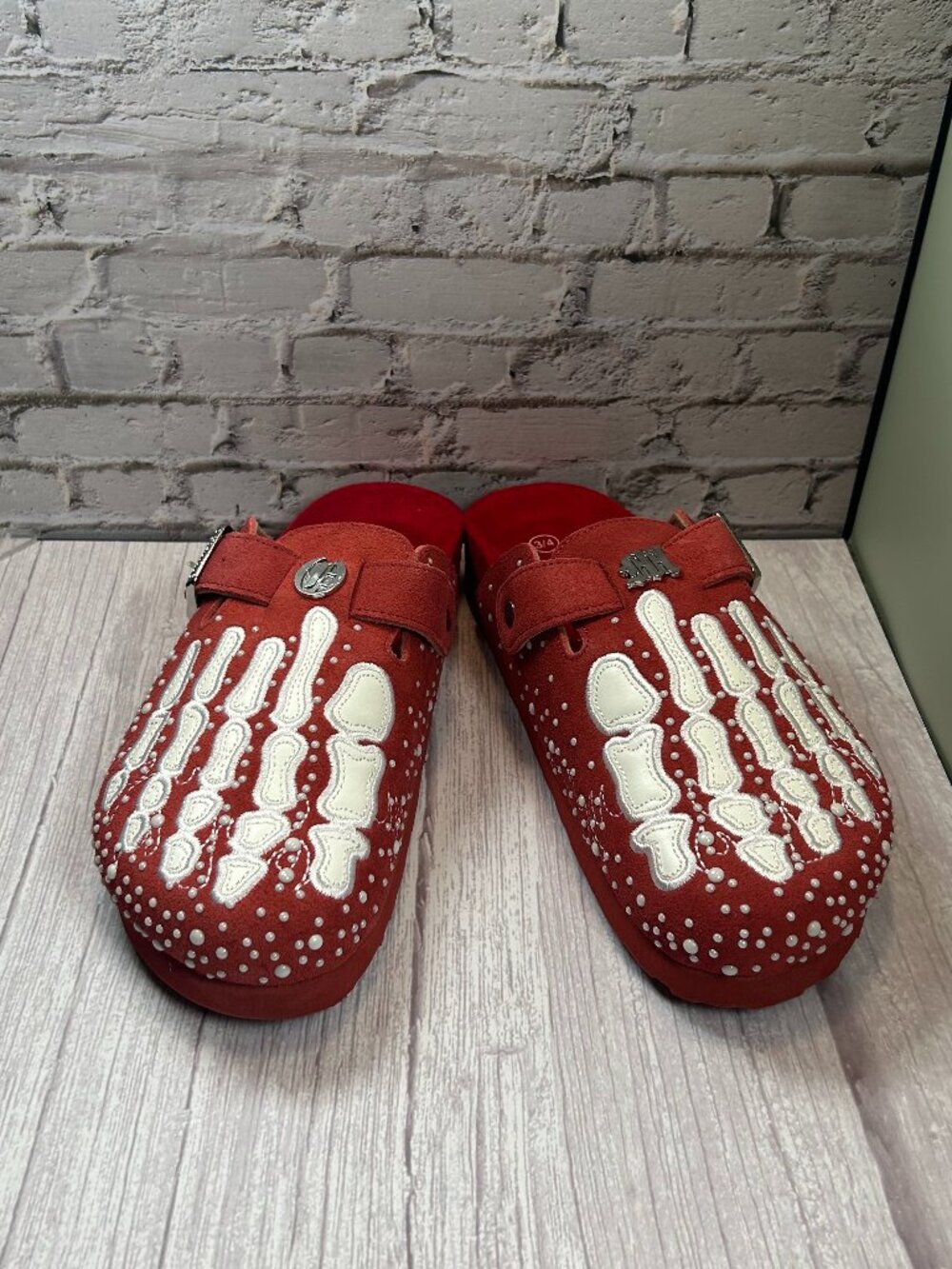 OCTAVIOUS MARKS RED PEARL UNISEX CLOG: 3/4